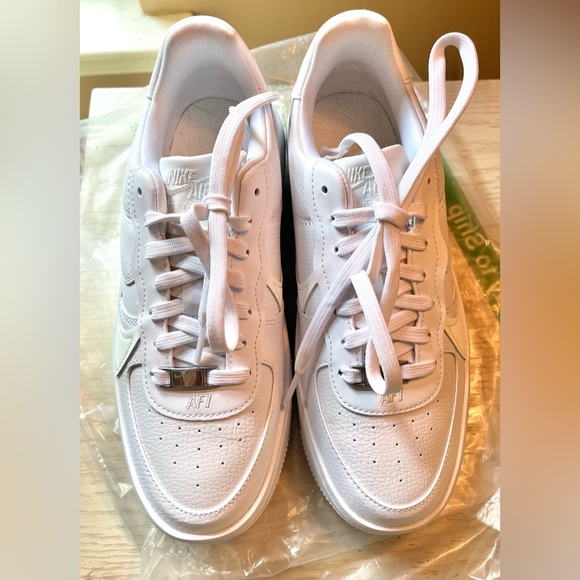 Women’s Nike Air Force 1’s Platforms. Triple White Size 8 NWOT. - Picture 6 of 8
